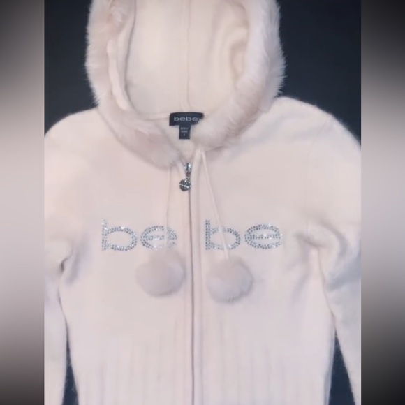 ISO in search of π£π£ pom pom bebe sweaters π£π£ππ»π - Picture 1 of 2